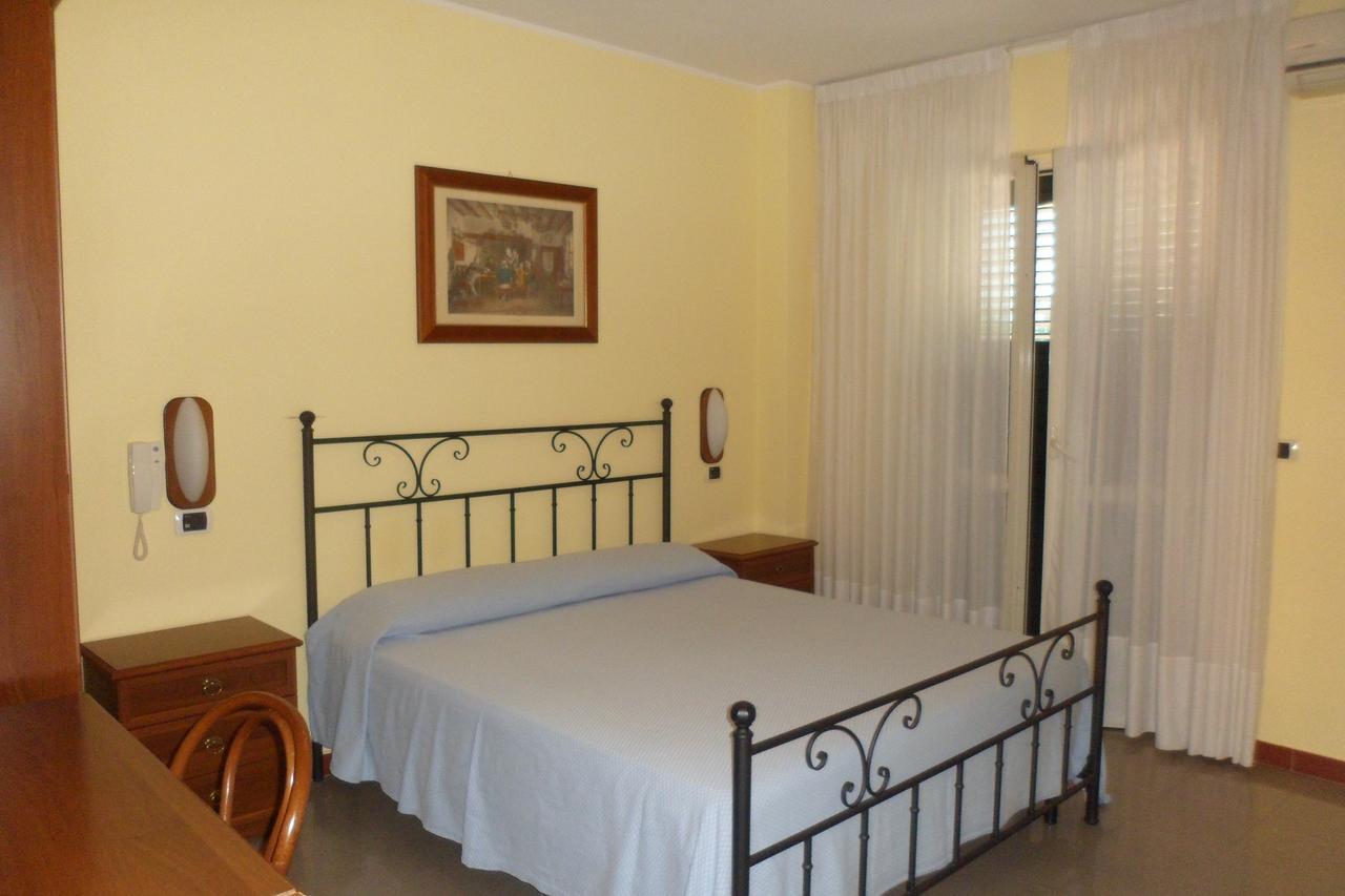 Albergo Miramonte فيبو فالينتيا المظهر الخارجي الصورة